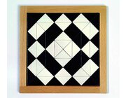 Magisches Mosaik schwarz-wei, geometrisches Puzzlespiel