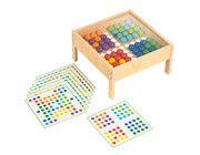 Mosaiktisch mit farbigen Bällen, Legespiel mit Aufgabenkarten