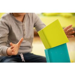 Schrgstapler maxi, 10x10 cm, Spiel- und Bausteine, ab 3 Jahre