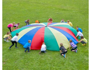 Buntes Schwungtuch Mit 20 Griffen - 3 Meter Spielspaß Für Kindergruppen