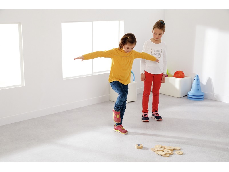 Tanz- und Merkspiel Moves mit 18 Holzteilen, Bewegungsabfolgen, ab 6 Jahren