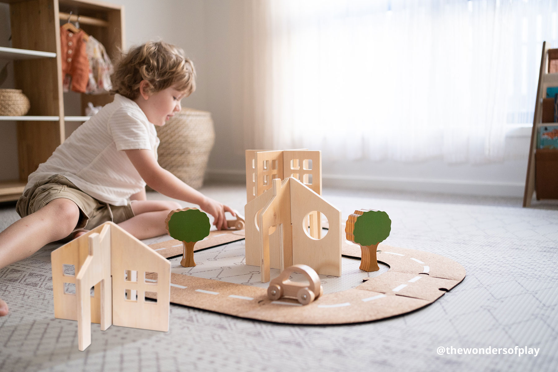 Holzbausteine-Set, Straßen und Häuser, steckbar, natur, 17-teilig