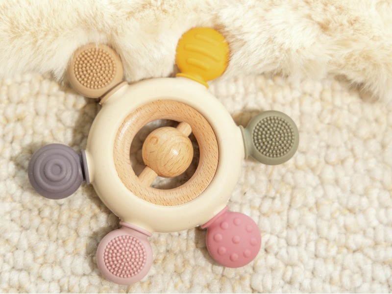 Beißring mit Rassel Blume für Babys, ab 0 Jahren