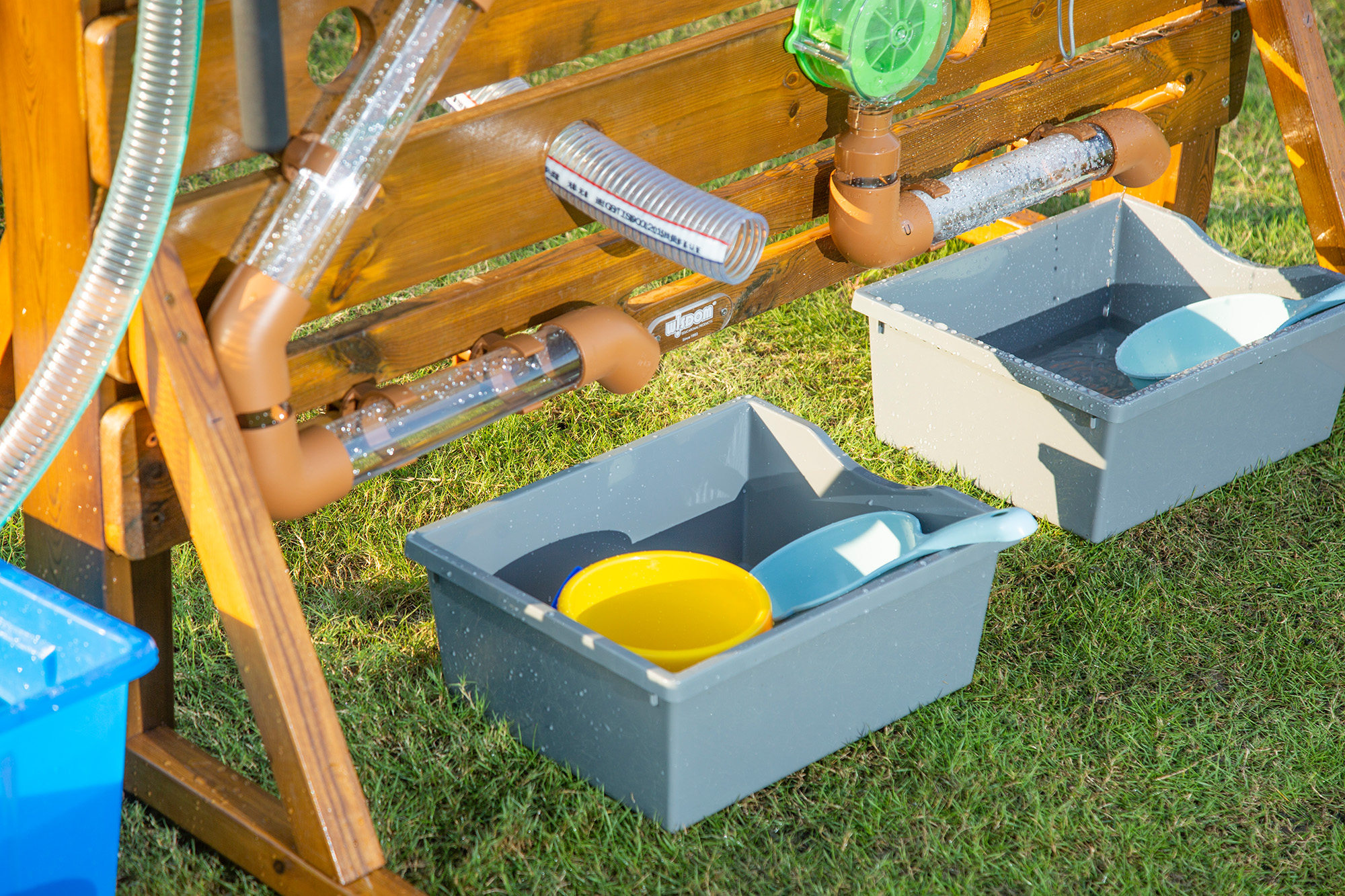 Wasser-Spielset, Freistehende Wand mit Rohren und Wasserrad, Outdoor