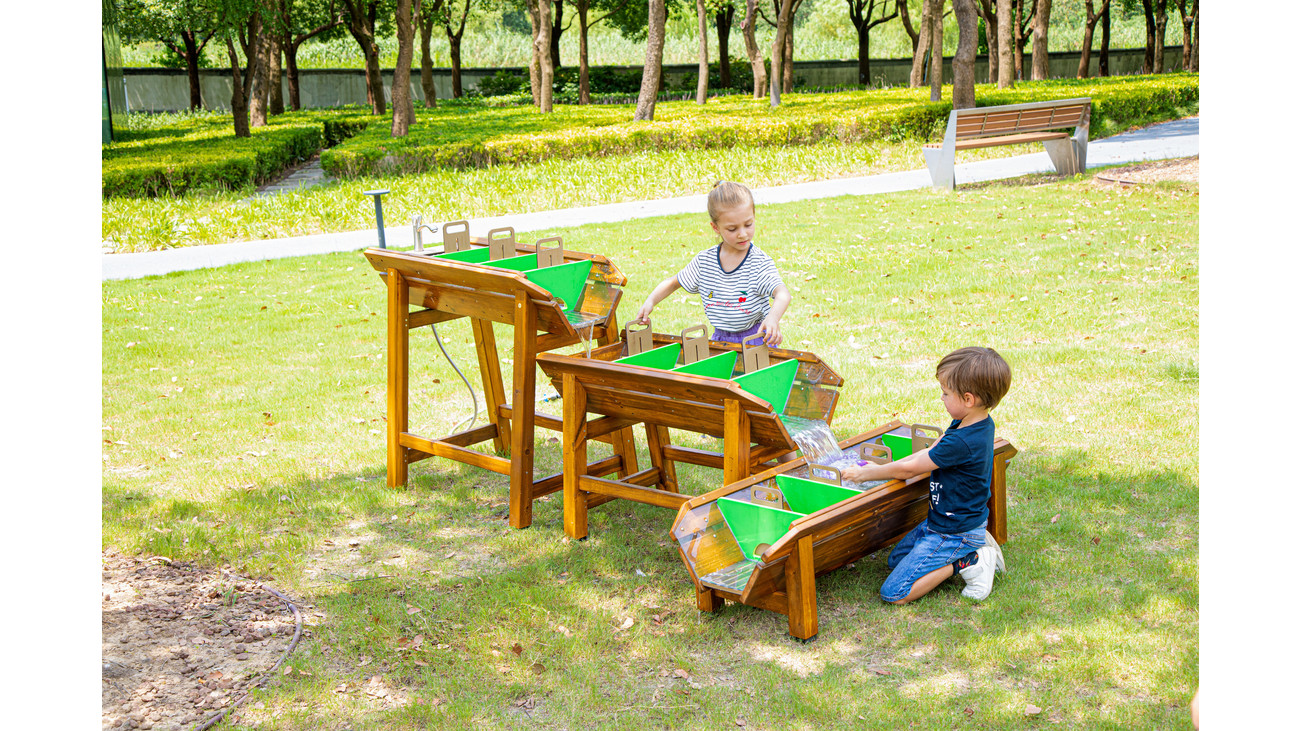 Matschanlage, Große Spielstraße für Wasser mit Schleusen und drei Ebenen, Outdoor