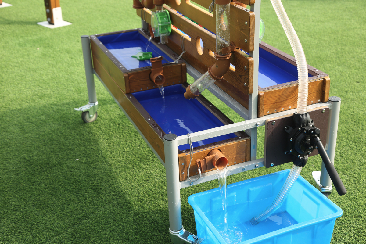 Wasser-Spielset, Bewegliche Wand mit Rohren und Becken, Outdoor