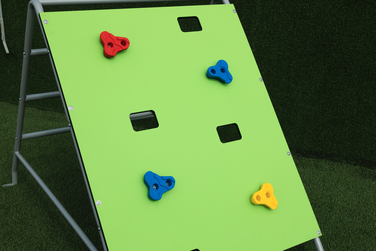 Kletterdreieck, mit Kletterwand und Sprossen, Outdoor