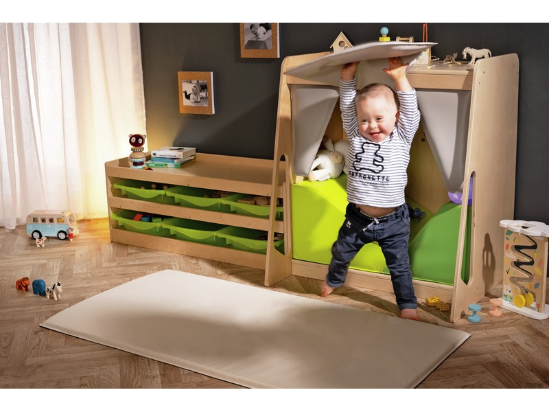 Aufbewahrungsmöbel Babi Up mit Versteck, Sesselchen und Stofffront, Krippe