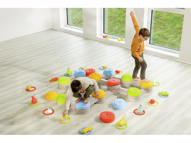 Gruppenspiel Teamplay Die Farbe der Tiere mit Klötzen und 16 Reifen, ab 5 Jahren