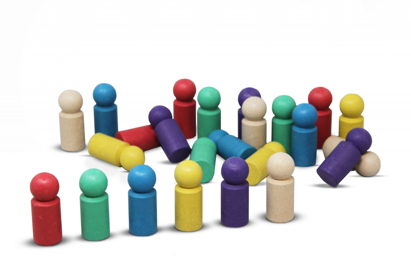 Spielfiguren in 6 Farben aus RE-Wood
