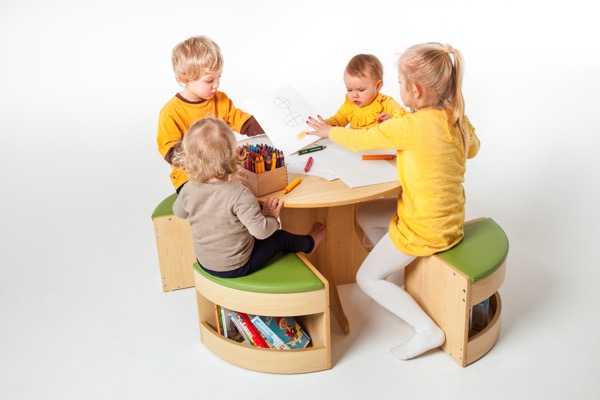 Runde Kinder-Sitzgruppe, 5-teilig, Sitzhöhe 30 cm, platzsparend, Ahorn