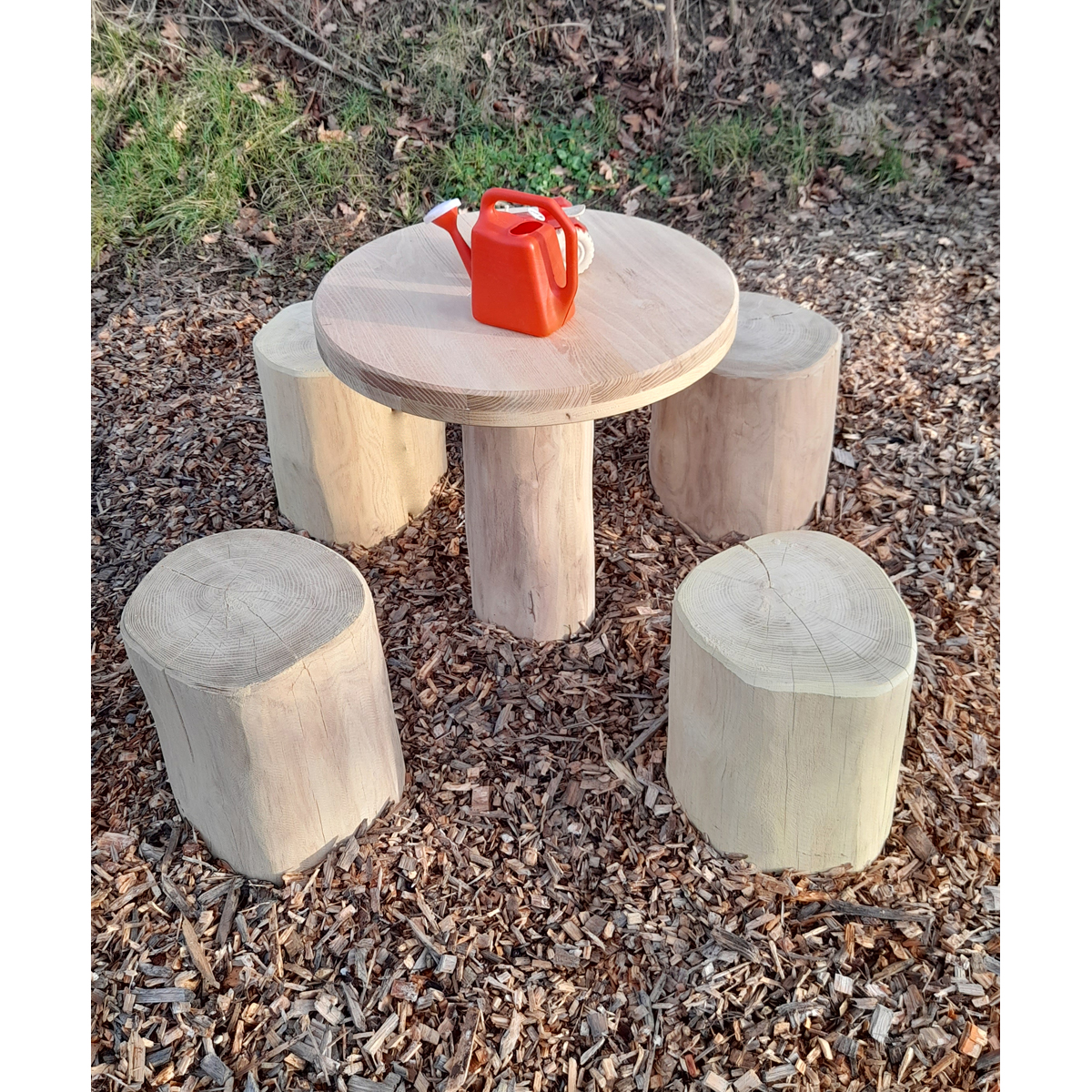 Sitzgruppe 4 Sitze, Tisch Ø50 x 100 cm, Sitzhöhe 30 cm
