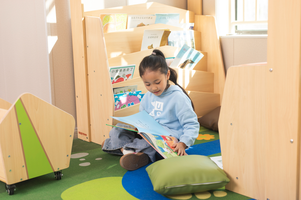 Kinder-Bücherregal, 4 Fächer, frontale Präsentation, 100x40x87 cm, Ahorn