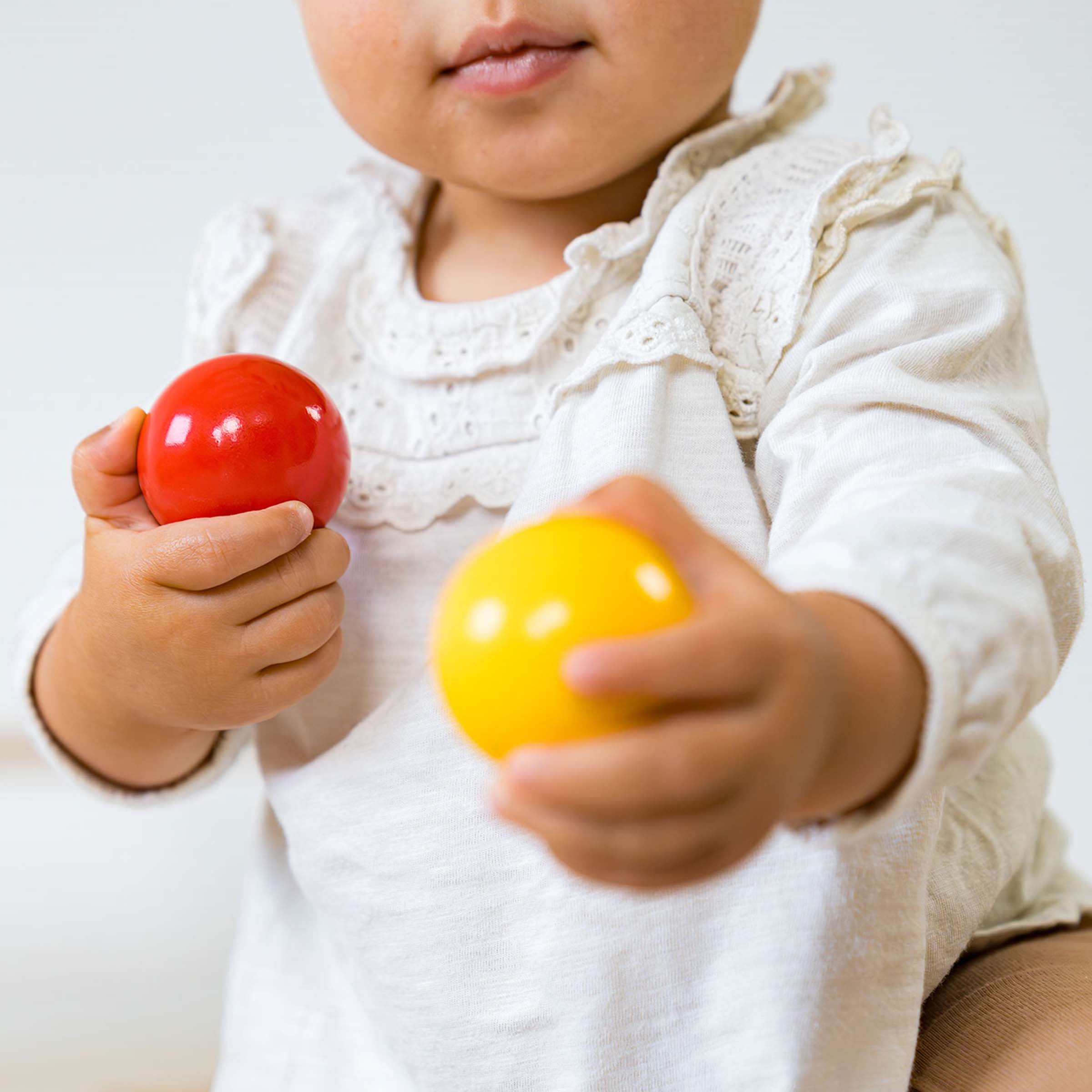 Bälle drücken - Montessori Bewegung