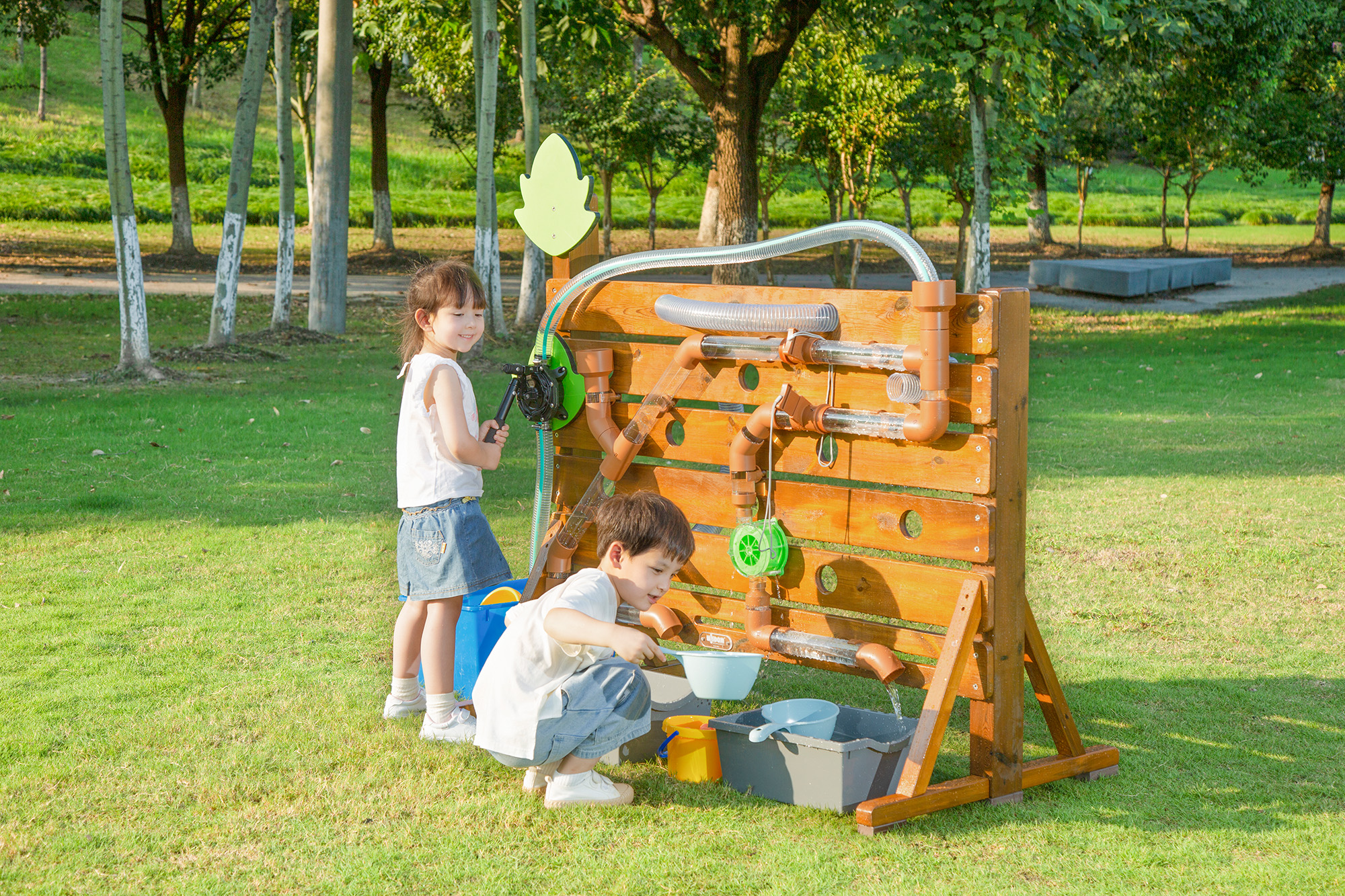 Wasser-Spielset, Freistehende Wand mit Rohren und Wasserrad, Outdoor