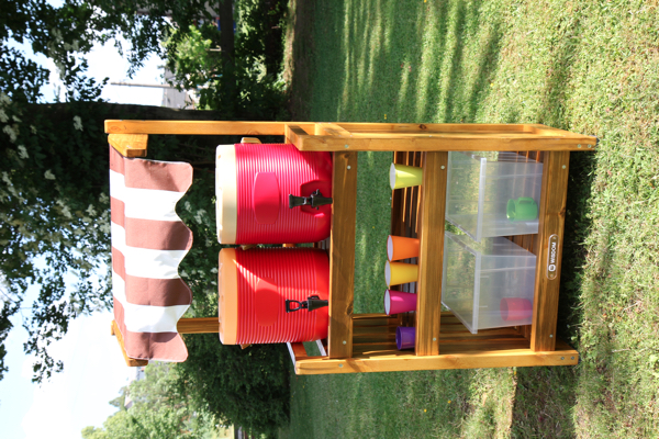 Getränkestation für Kinder, mit Markise, aus Holz, Outdoor