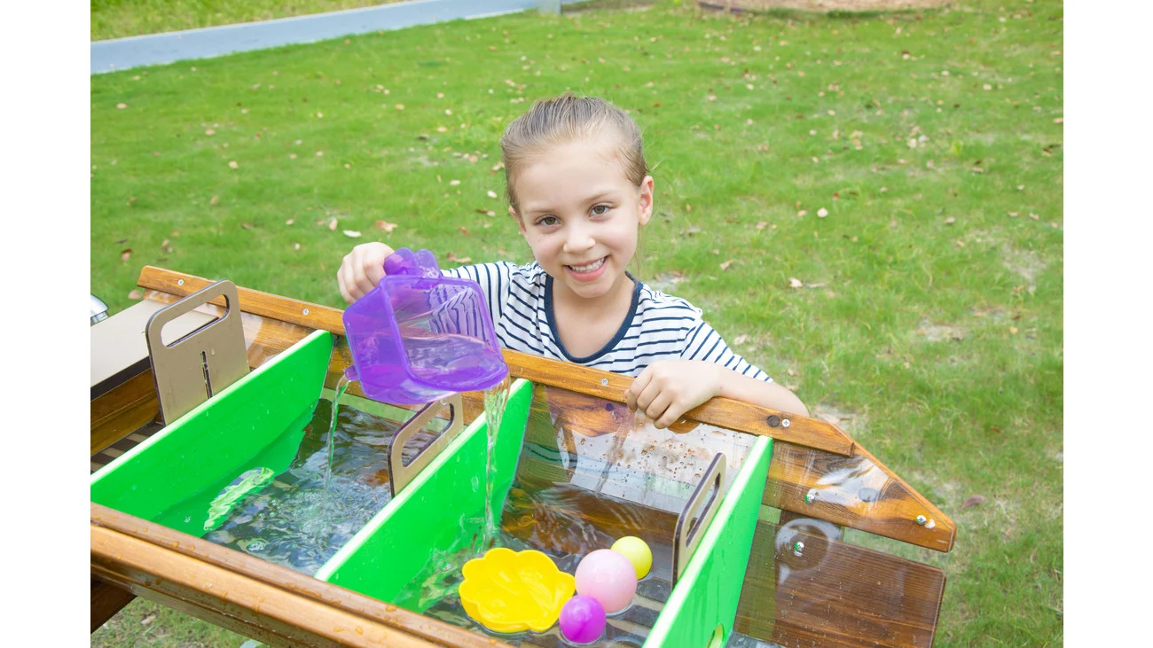 Matschanlage, Große Spielstraße für Wasser mit Schleusen und drei Ebenen, Outdoor