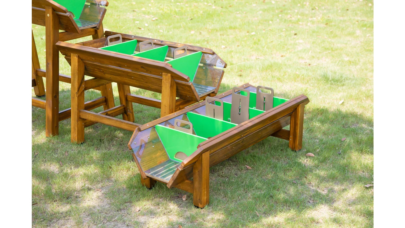 Matschanlage, Große Spielstraße für Wasser mit Schleusen und drei Ebenen, Outdoor