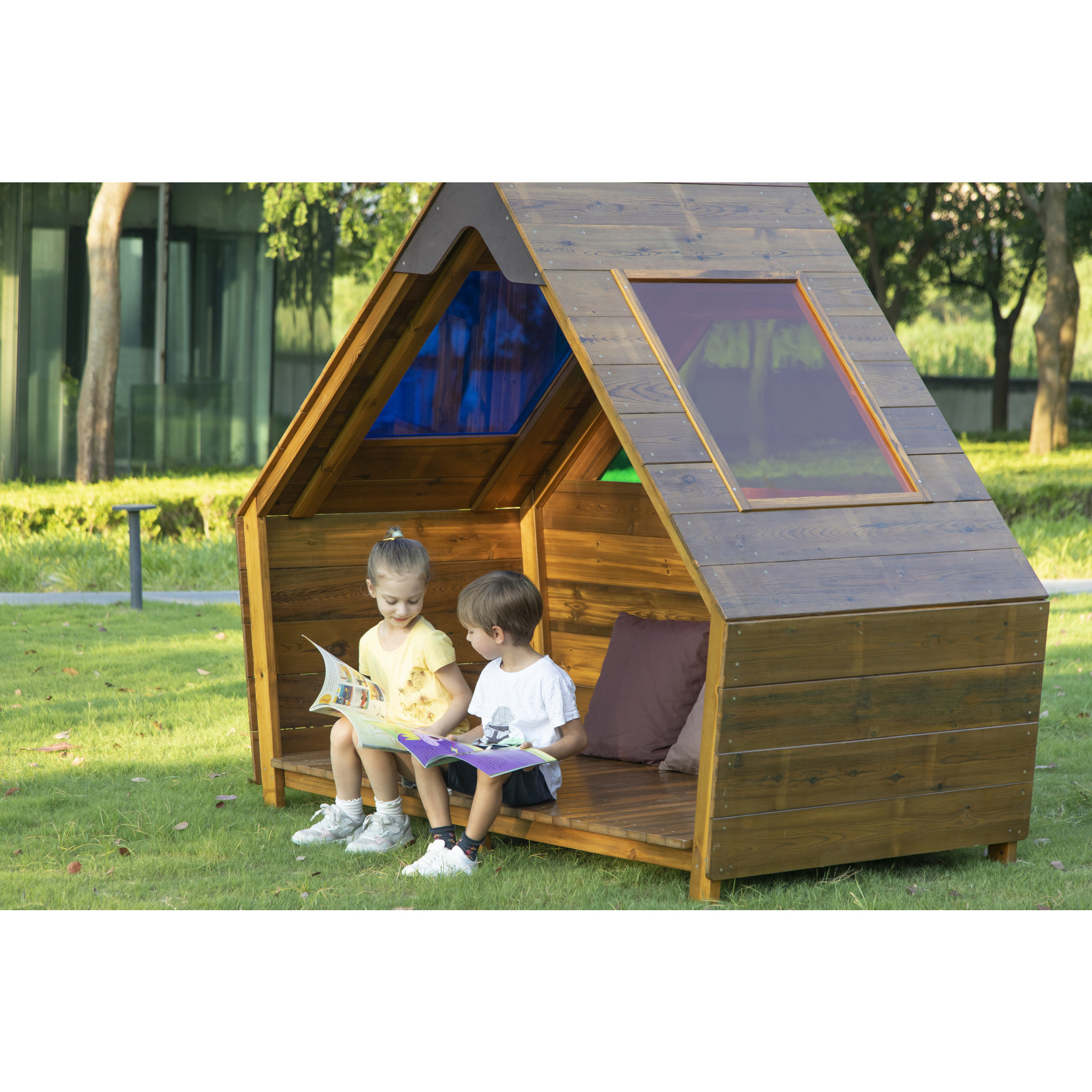 Offenes Spielhaus, mit bunten Fenstern, aus Holz, Outdoor