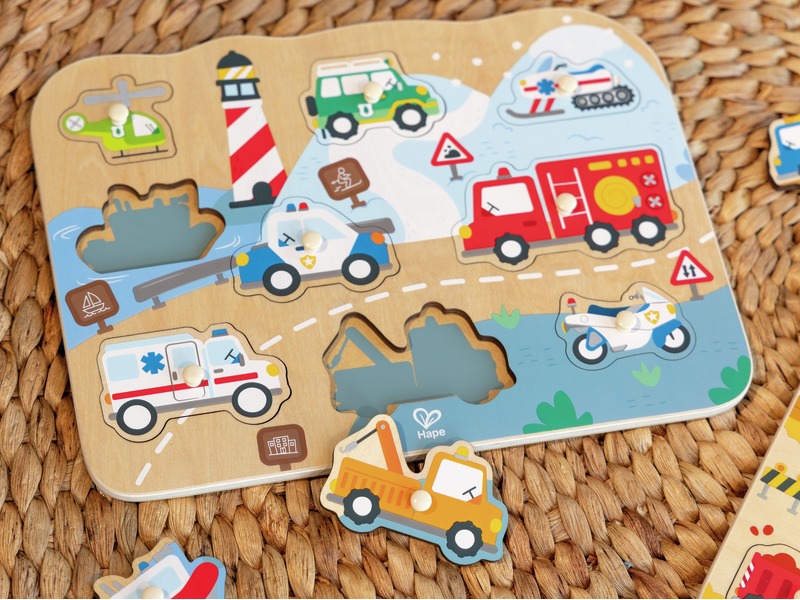Steckpuzzle Rettungsfahrzeuge aus Holz, 9 Teile, ab 2 Jahren