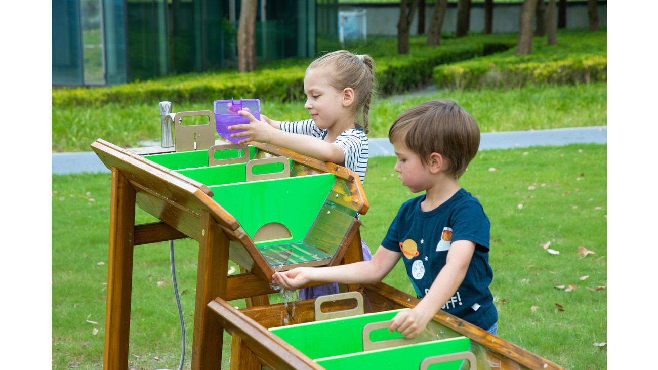 Matschanlage, Große Spielstraße für Wasser mit Schleusen und drei Ebenen, Outdoor