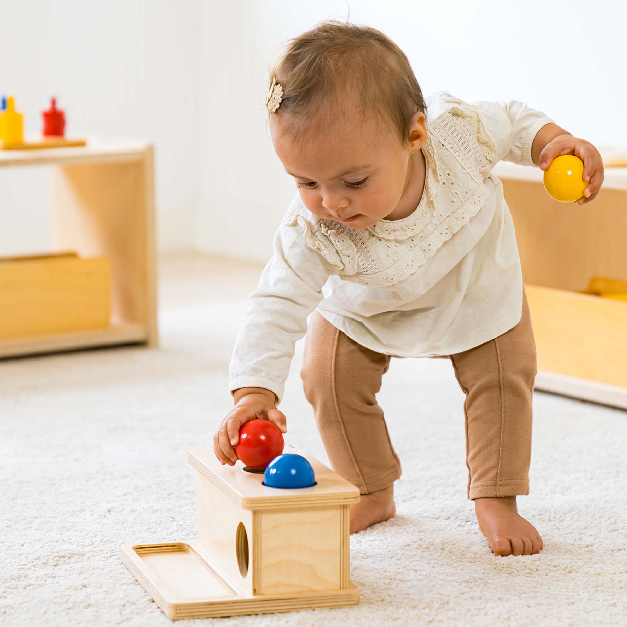 Bälle drücken - Montessori Bewegung