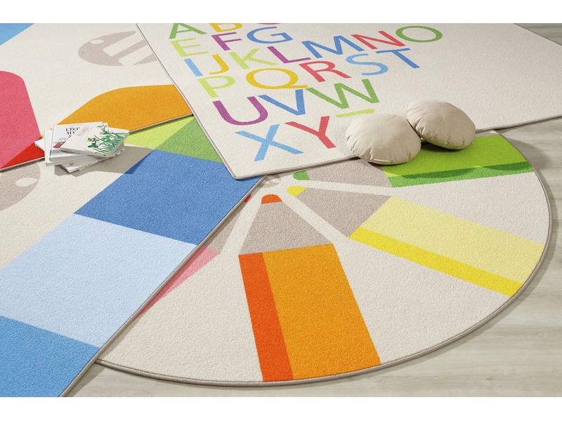 Spielteppich Rezistatoo mit Alphabet-Motiv für Kita und Schule, aus Polyamid