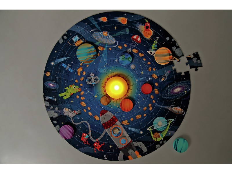 Rundpuzzle Sonnensystem mit LED-Sonne und Poster, ab 5 Jahren