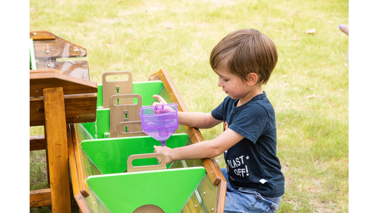 Matschanlage, Große Spielstraße für Wasser mit Schleusen und drei Ebenen, Outdoor