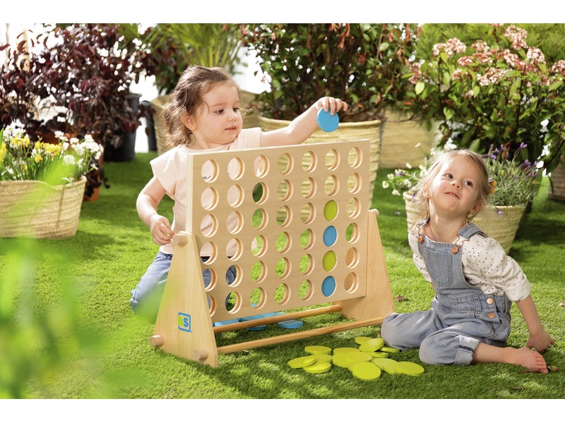 Riesenspiel 4 gewinnt aus Holz mit 42 Spielmarken, ab 6 Jahren