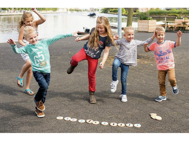 Tanz- und Merkspiel Moves mit 18 Holzteilen, Bewegungsabfolgen, ab 6 Jahren