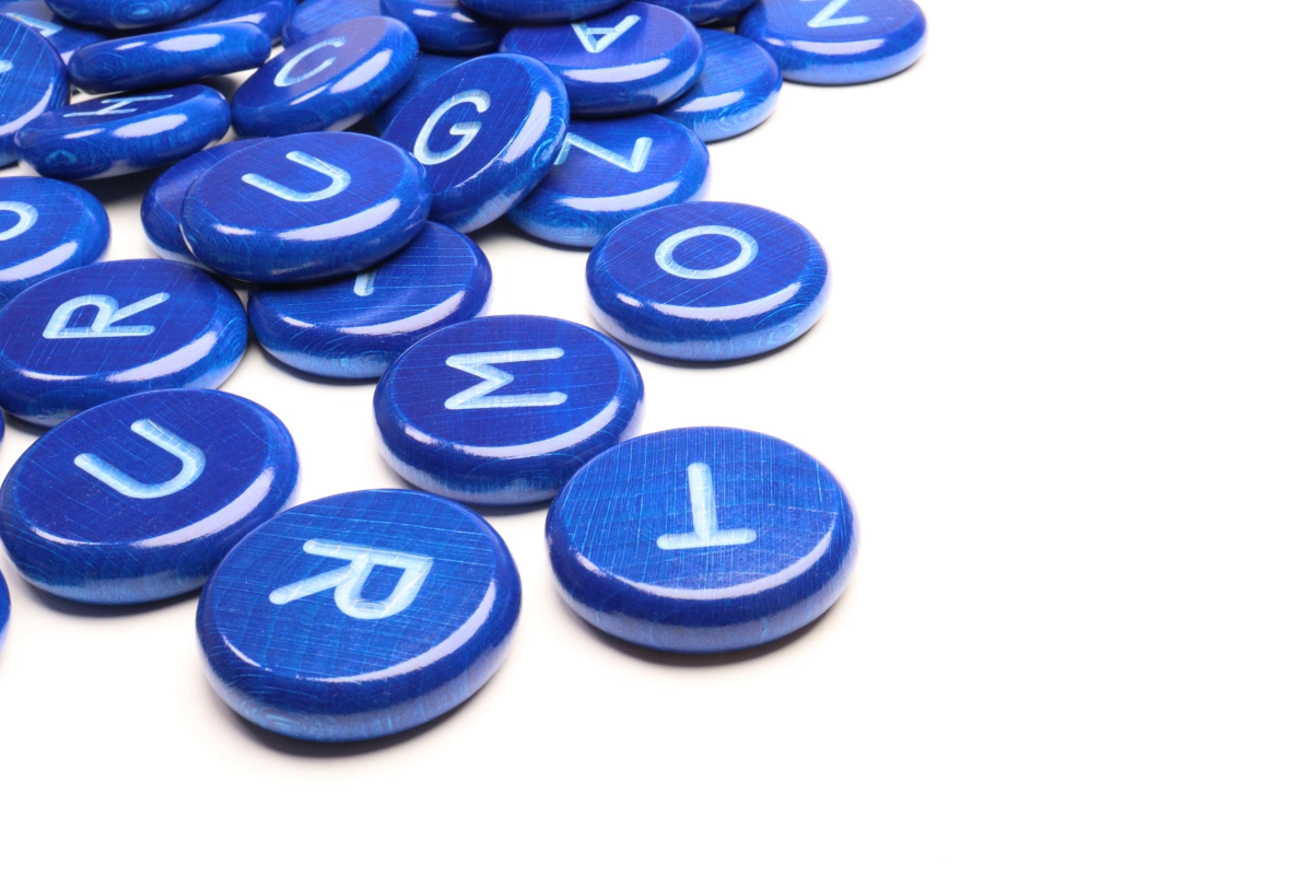 Buchstaben-Scheiben - aus Buchenholz, Sinnesspielzeug, ab 60 Monaten