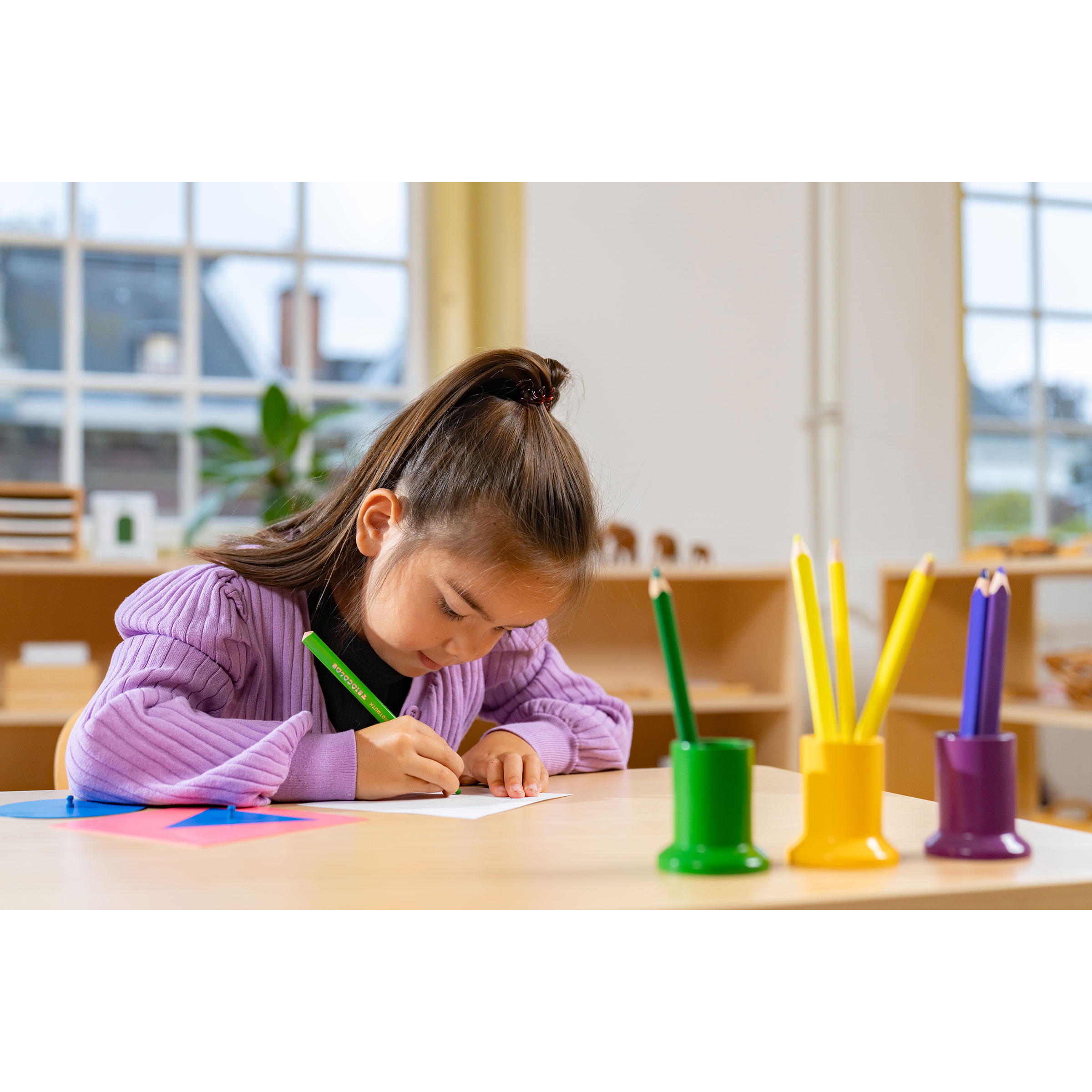 Satz mit 11 farbigen Bleistiftständern - Montessori Sprache