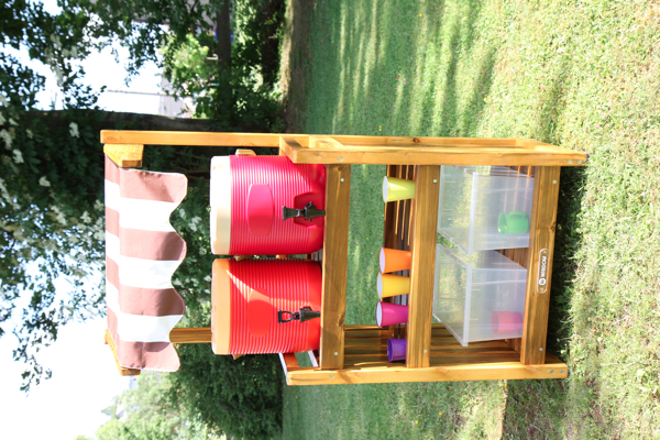 Getränkestation für Kinder, mit Markise, aus Holz, Outdoor