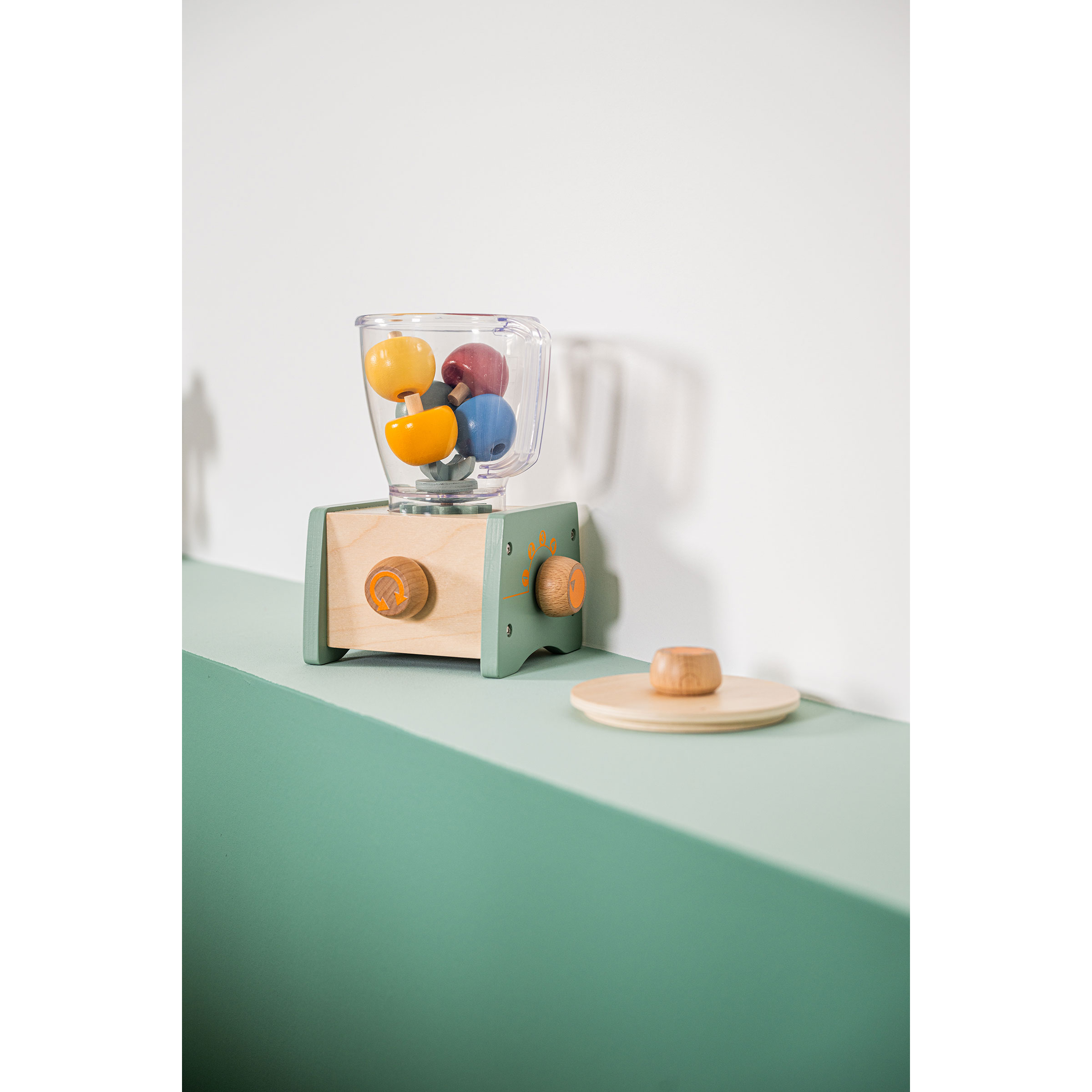 Standmixer aus Holz mit drehbarer Schüssel