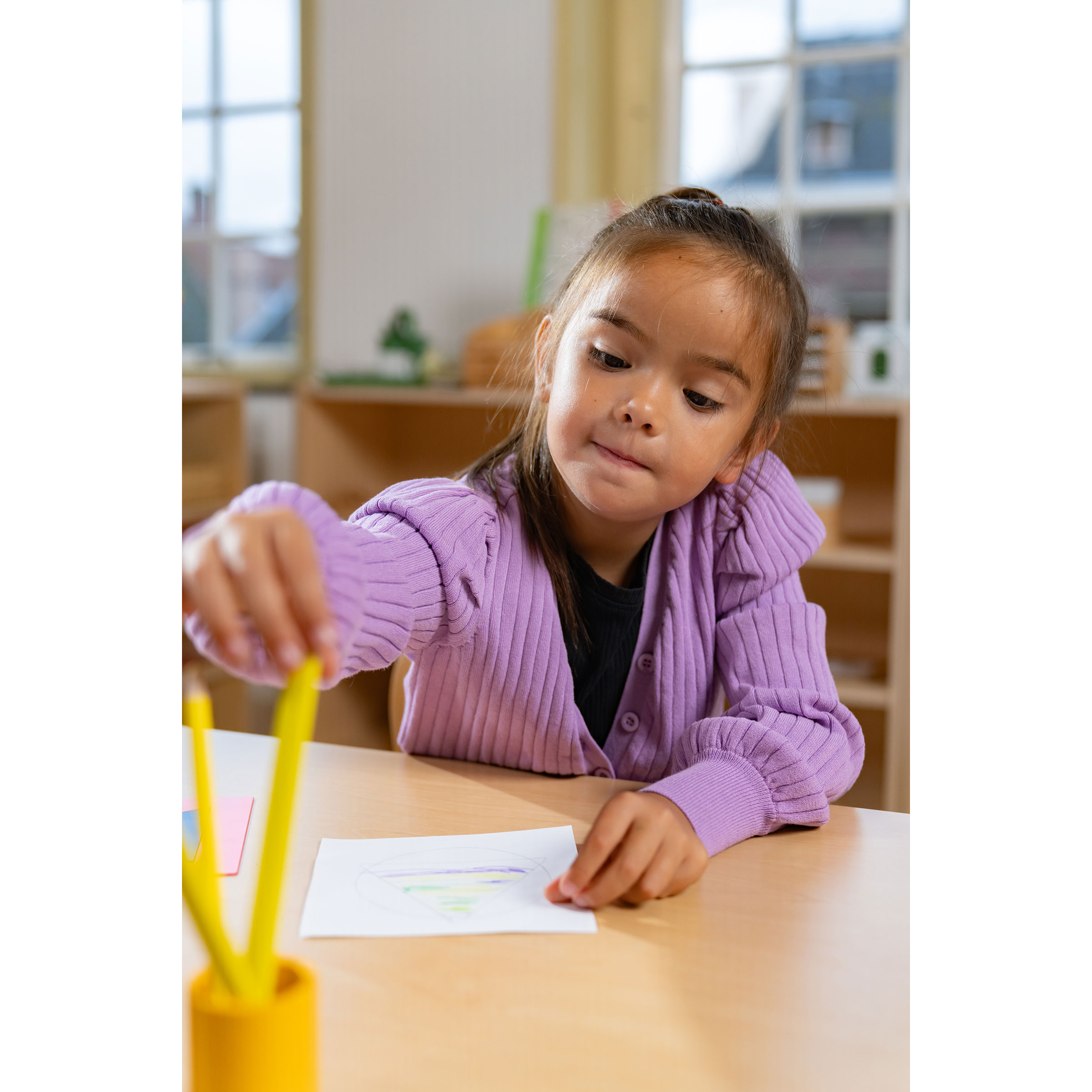 Satz mit 11 farbigen Bleistiftständern - Montessori Sprache