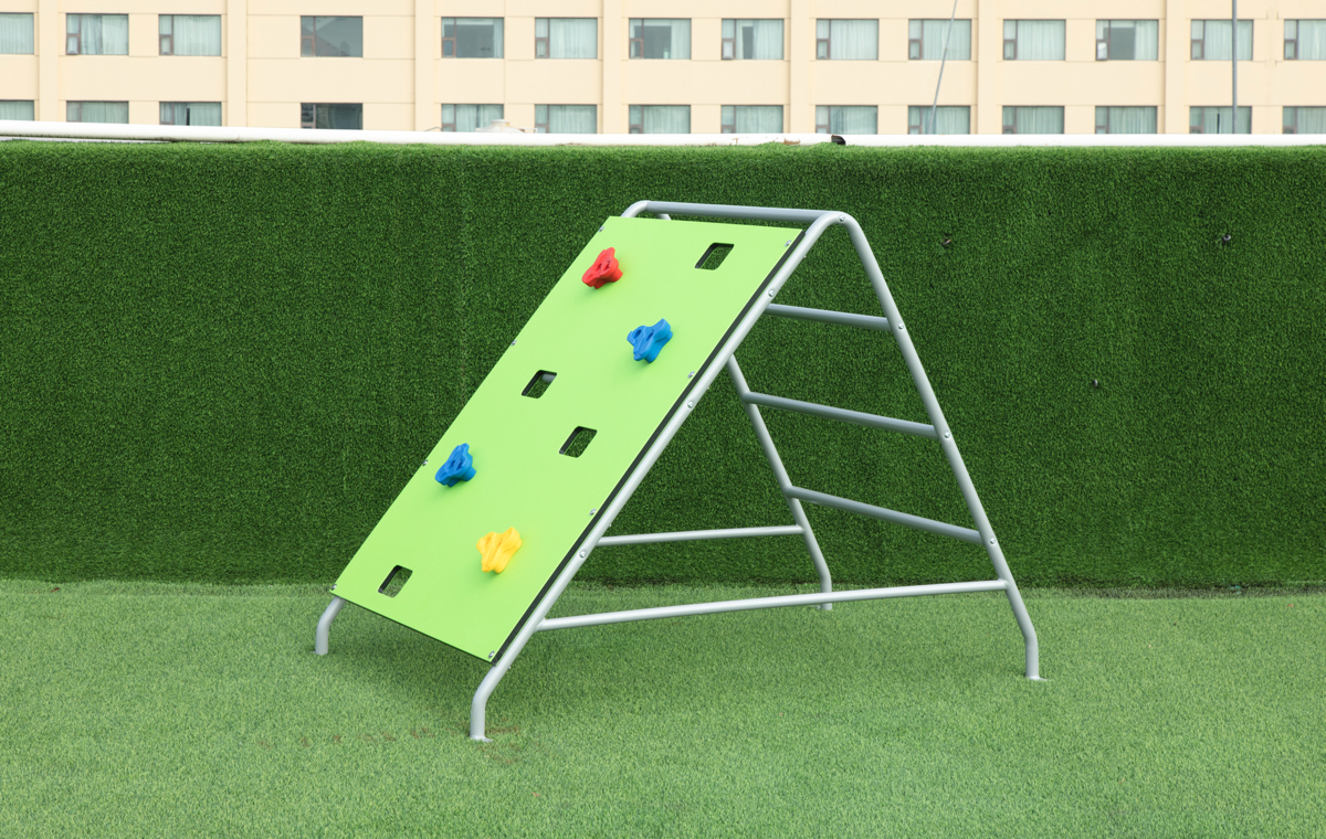 Kletterdreieck, mit Kletterwand und Sprossen, Outdoor