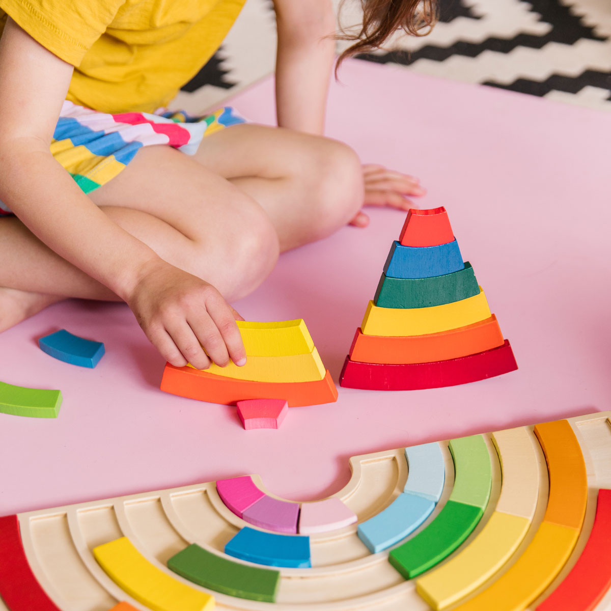 Holzbausteine-Set, Sortierspiel Regenbogen, 31-teilig