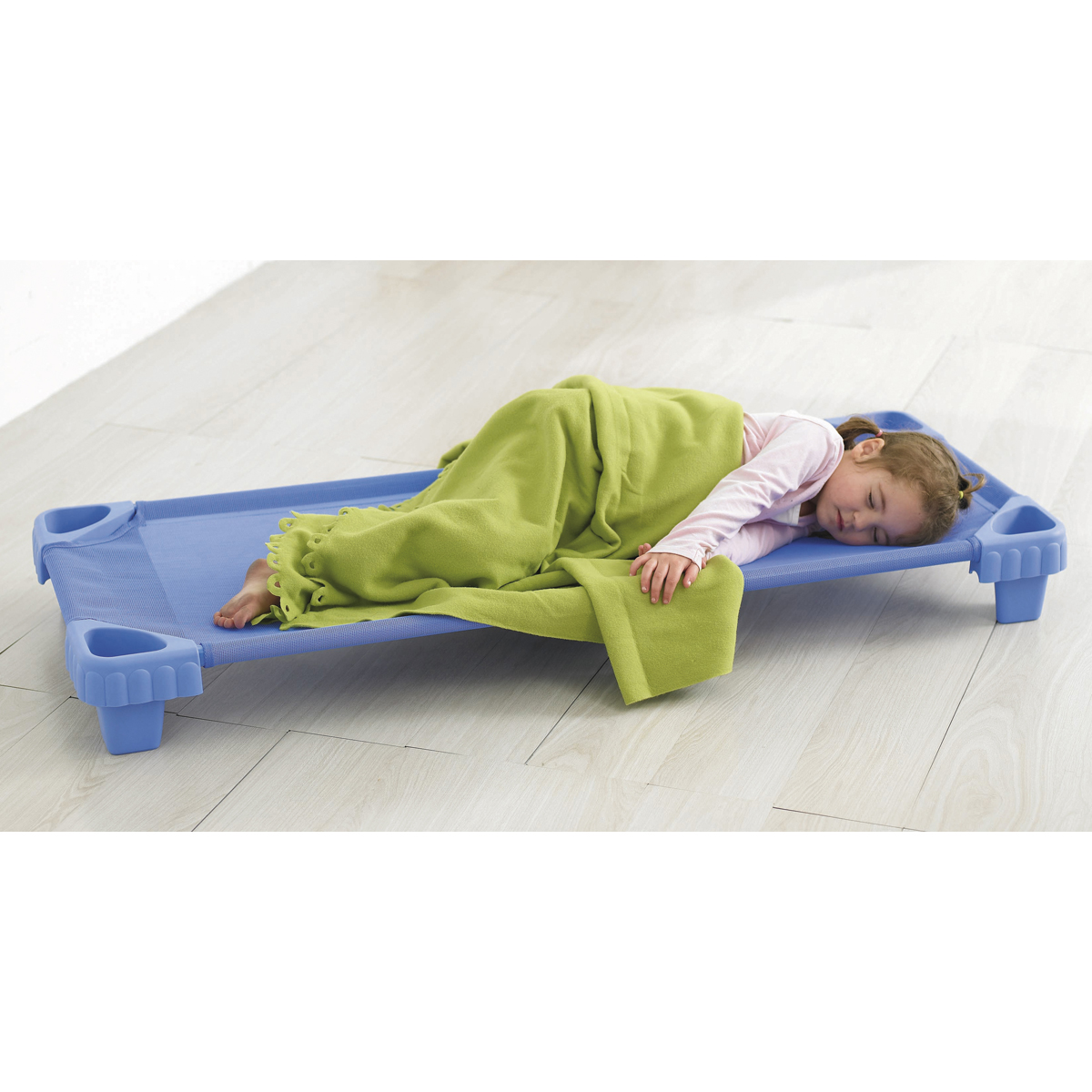 Kinderliege 140 x 58 cm, stapelbar, belastbar bis 50 kg, geeignet ab 1,5 Jahre