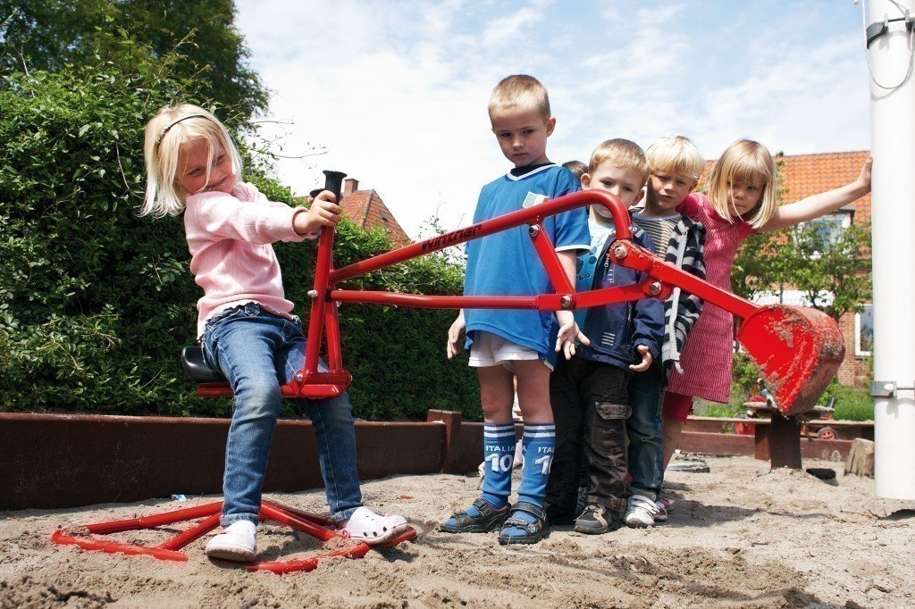 Winther Kinder-Sitzbagger für den Sandkasten, rot, 4-10 Jahre, VIKING CHALLENGE