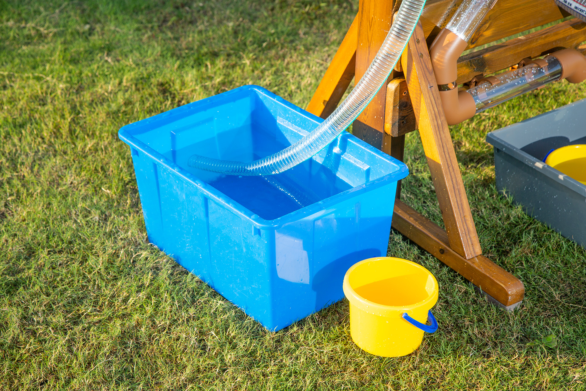 Wasser-Spielset, Freistehende Wand mit Rohren und Wasserrad, Outdoor