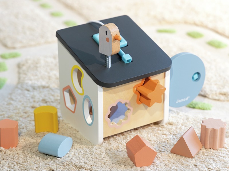 Formenbox Vogelhäuschen, Sortierspiel mit 8 Holzformen, ab 18 Monaten