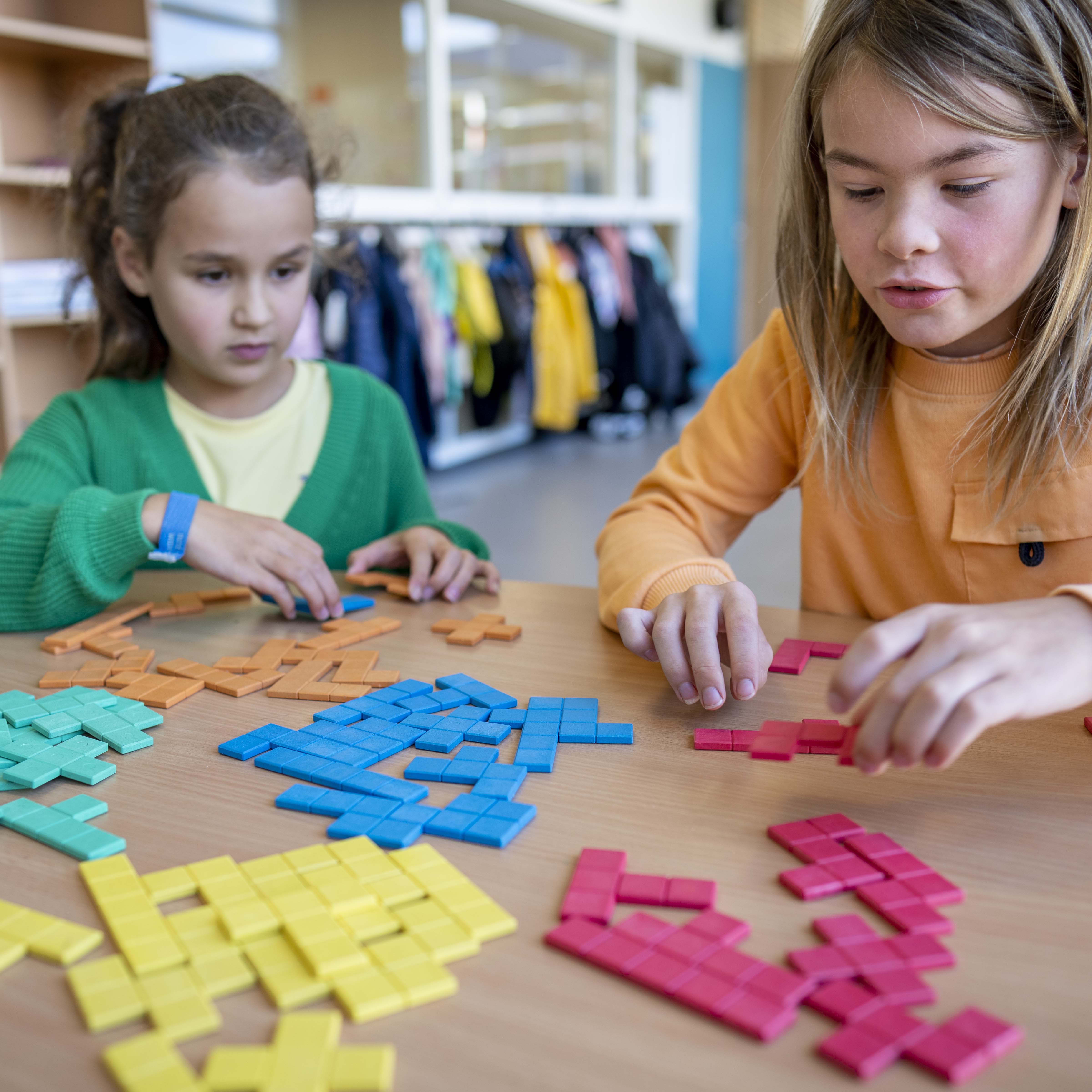 Pentominos 60-teilig - Legespiel in ReWOOD-Aufbewahrungsbox