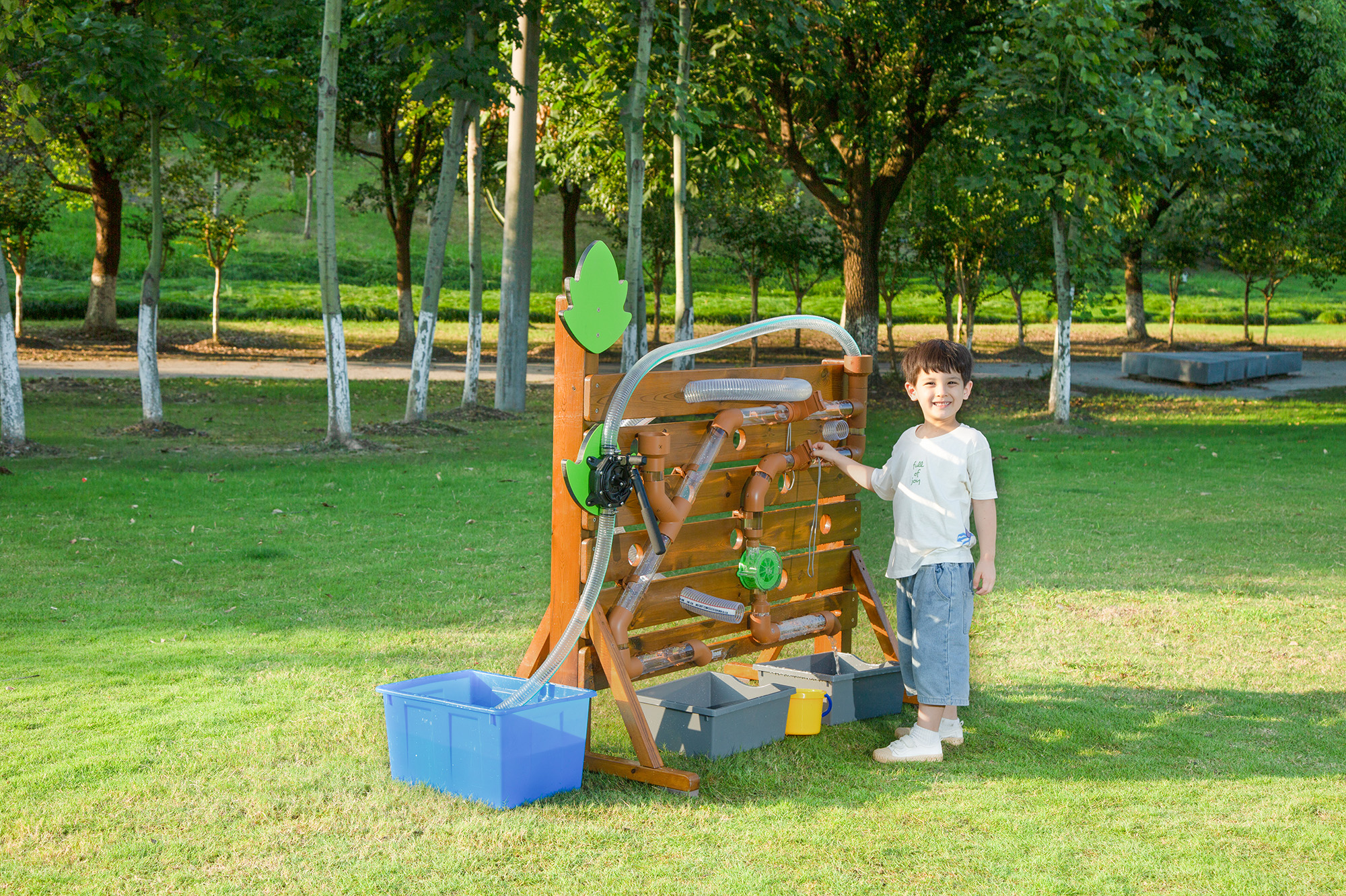 Wasser-Spielset, Freistehende Wand mit Rohren und Wasserrad, Outdoor
