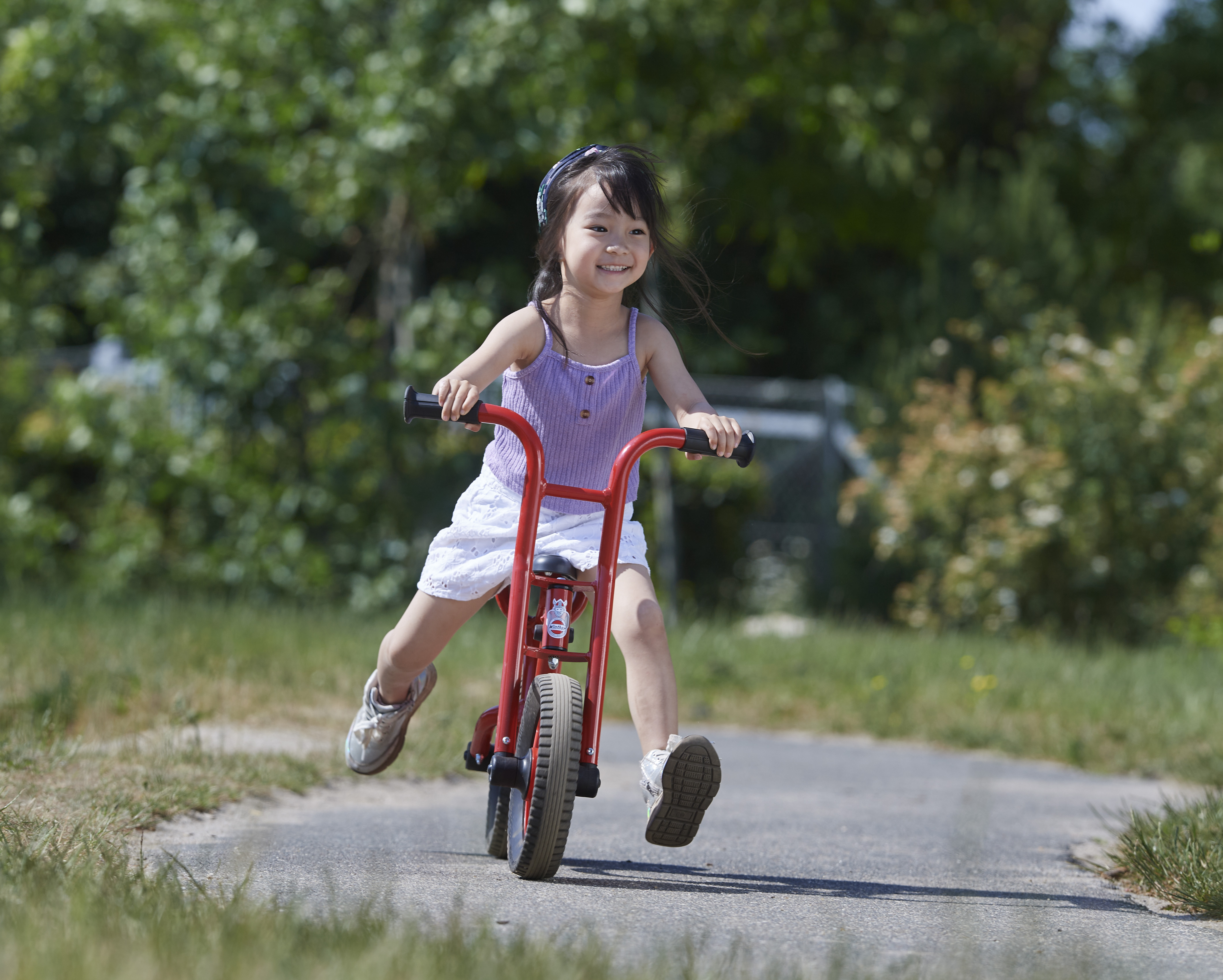 Winther Laufrad mit zwei Rädern und tiefem Einstieg, BikeRunner, rot, 4-7 Jahre, VIKING Kinderfahrzeug