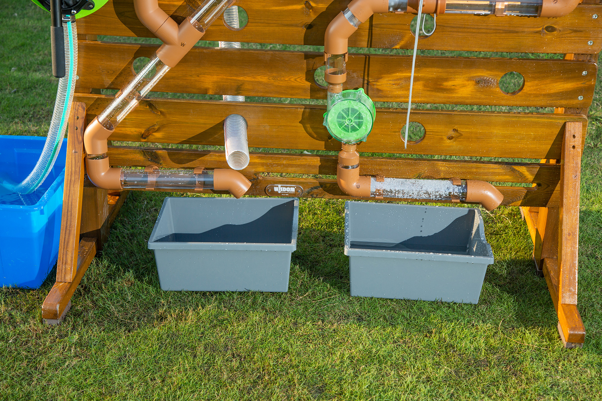 Wasser-Spielset, Freistehende Wand mit Rohren und Wasserrad, Outdoor
