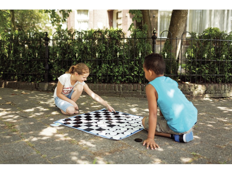 Riesen-Damespiel aus Holz und Stoff mit 40 Spielsteinen, ab 6 Jahren