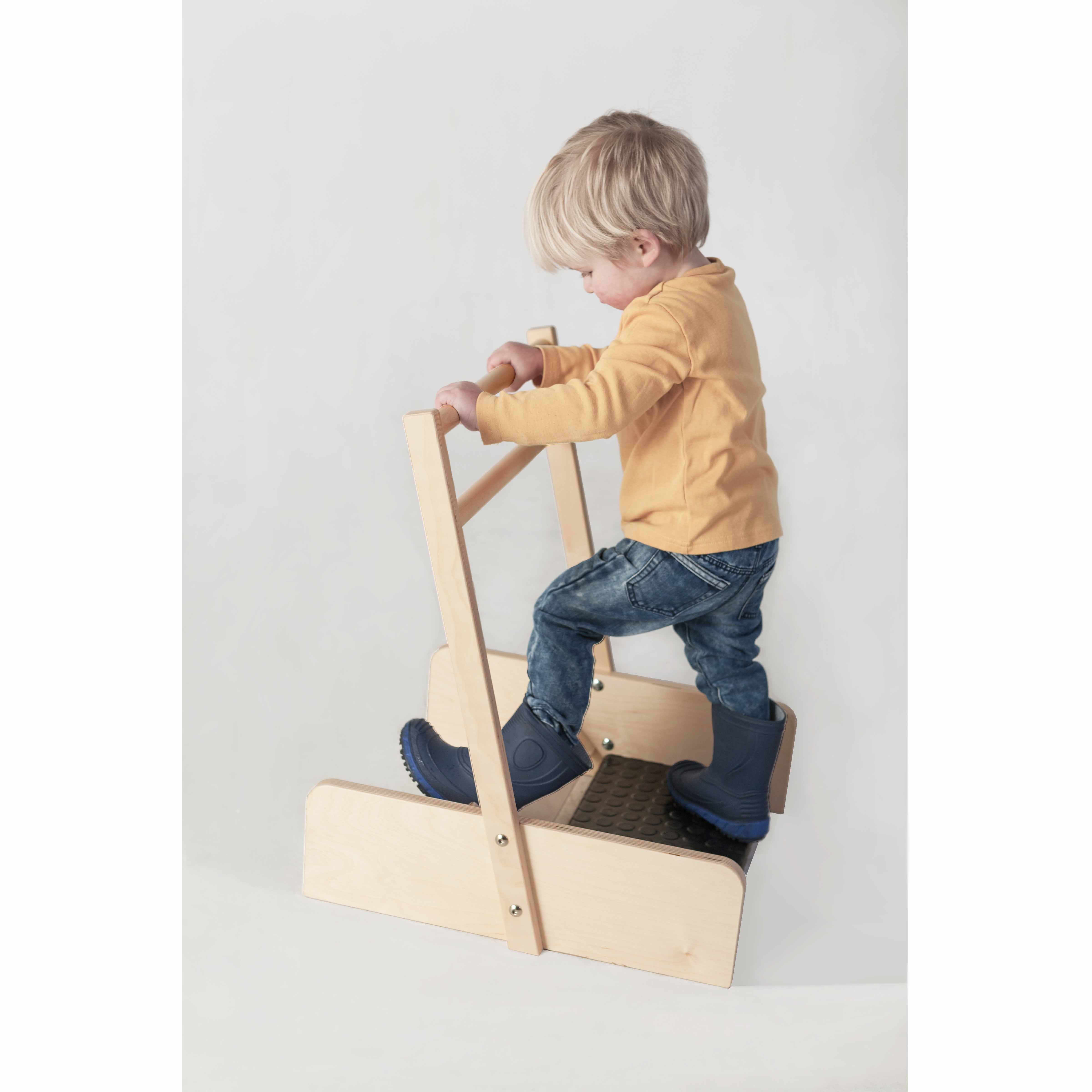 Stiefelknecht - Montessori Übungen des täglichen Lebens