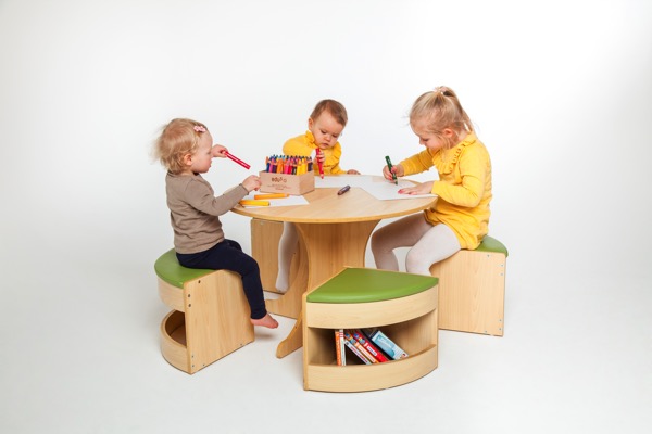Runde Kinder-Sitzgruppe, 5-teilig, Sitzhöhe 30 cm, platzsparend, Ahorn