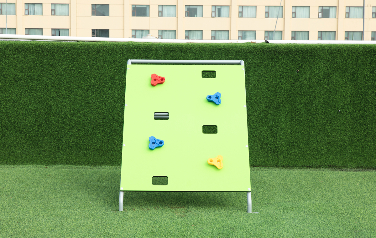 Kletterdreieck, mit Kletterwand und Sprossen, Outdoor